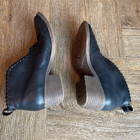 Very volatile Cavalry Ankle Booties Women’s Sz 8 Black Excellent Condition - Picture 6 of 9